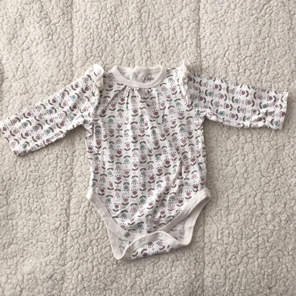 Sonoma onesie, floral print, cream color. 0-3mo